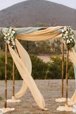 chuppah beige with flowers